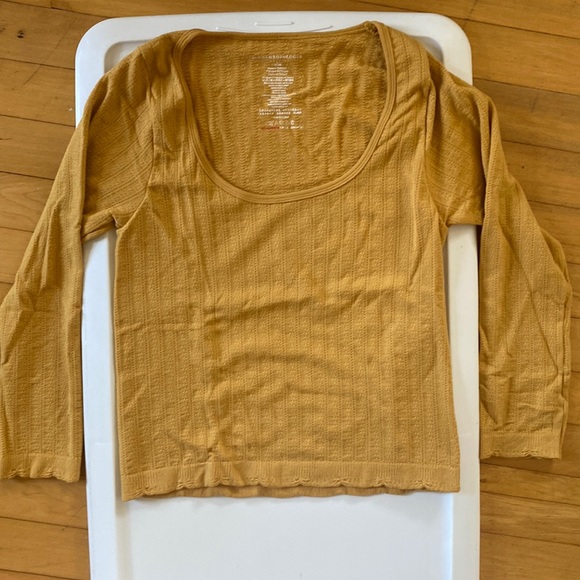 Anthropologie Tops - Anthropologie mustard scoop neck stretch long sleeve tee
